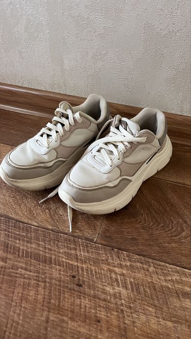 Кроссовка, лоферы на девочку