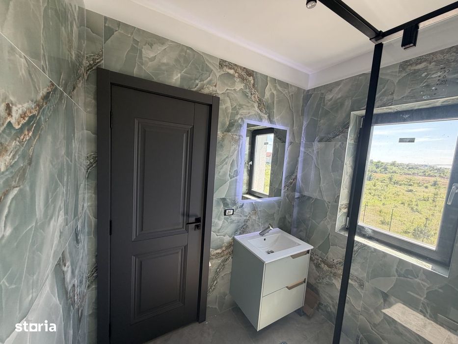 Casa nouă cu 4 camere și curte privată