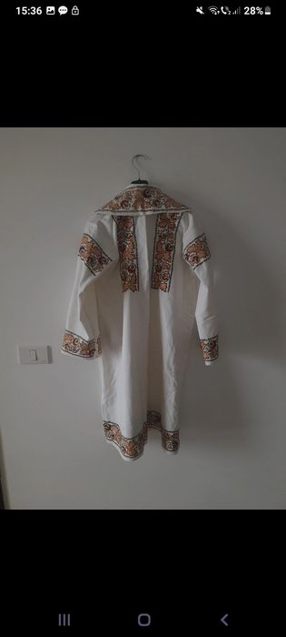 Camasa bartati cu poale,foarte veche,are și ițari