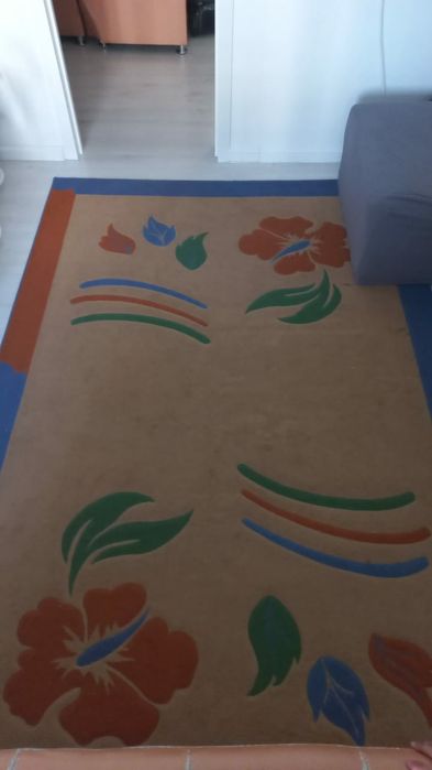 Продам ковер в хорошем состоянии