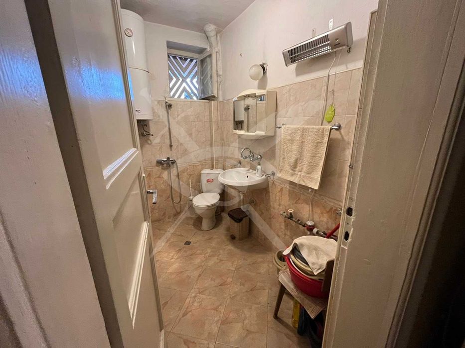 Продава се Двустаен апартамент в Пловдив, Център - 75 кв.м за 2054 €/кв.м - Снимка #9