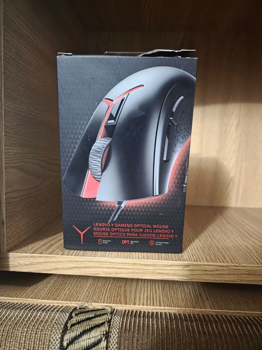 Vând periferice de gaming