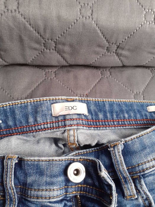 Мъжки дънки ,5 чифта ,един размер