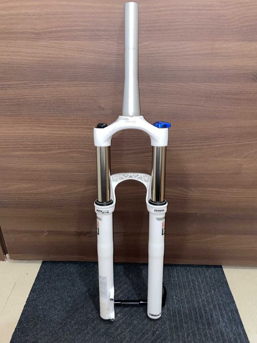 Вилка за велосипед RockShox Sektor Tk Silver 130мм / 27.5" / 15х100мм