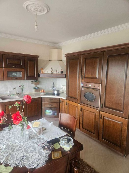 Прекрасна двуетажна къща 300 кв.м с гледка