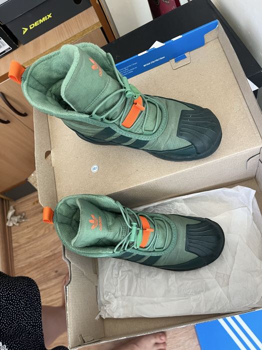 Продам ботинки Adidas