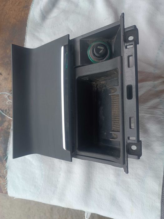 Пепелник панел, конзола Шкода Суперб / Skoda Superb 3T0857962B