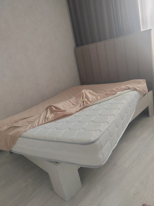 Продам кровать с матрасом