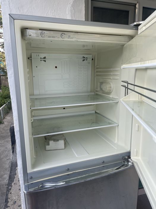 Продам нерабочий Холодильник