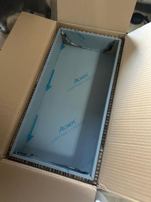 Raft baie incastrat in perete