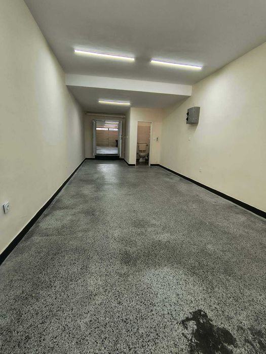 Дава се под наем Магазин в Пловдив, Кючук Париж - 60 кв.м за 306 € - Снимка #1