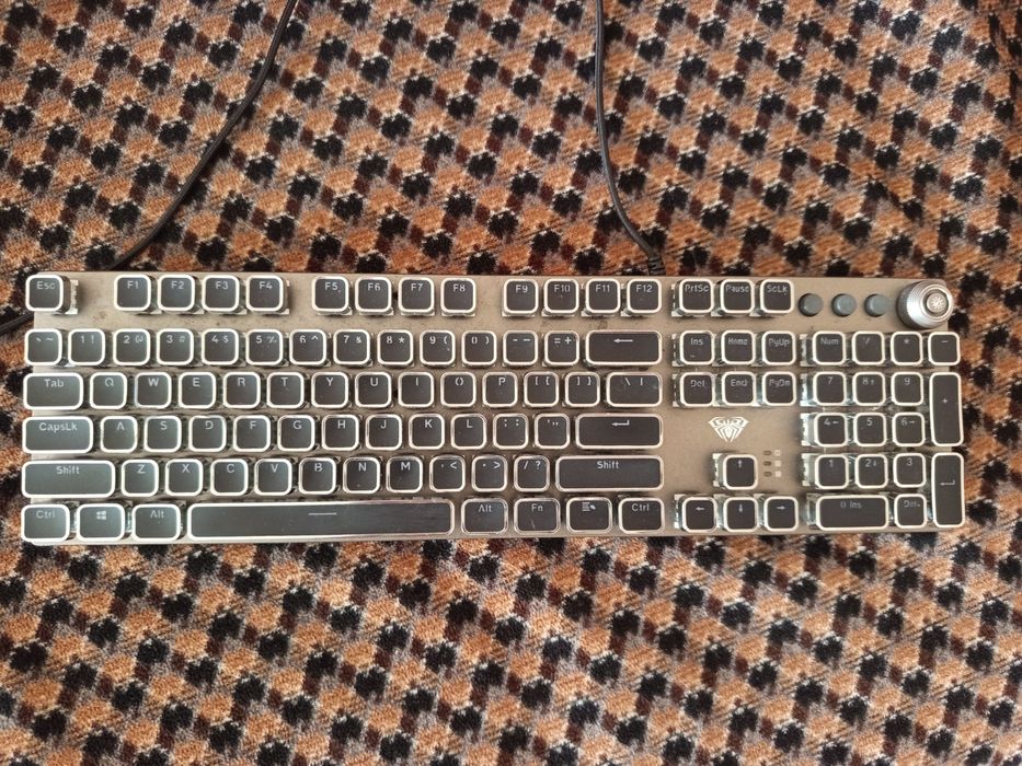 Продам механическую клавиатуру AULA Fireshock V5 (чёрная)