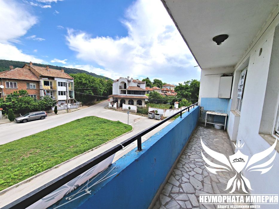 Продава се Тристаен апартамент в Дебелец - 94 кв.м за 1000 €/кв.м - Снимка #2