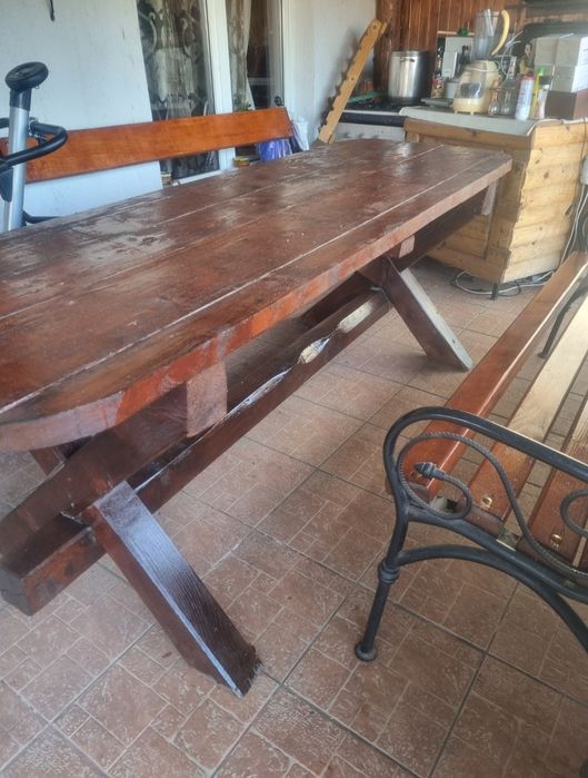 Masă și bănci pentru terasă sau foișor