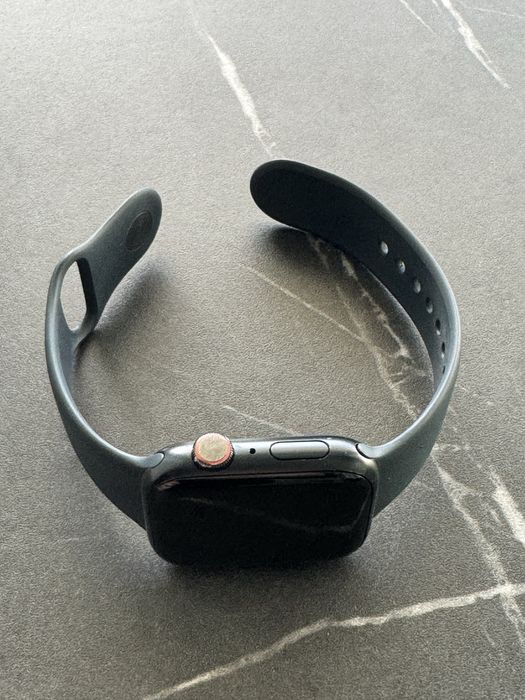 Apple Watch Series 7 – 45mm Midnight Aluminum (GPS + LTE)