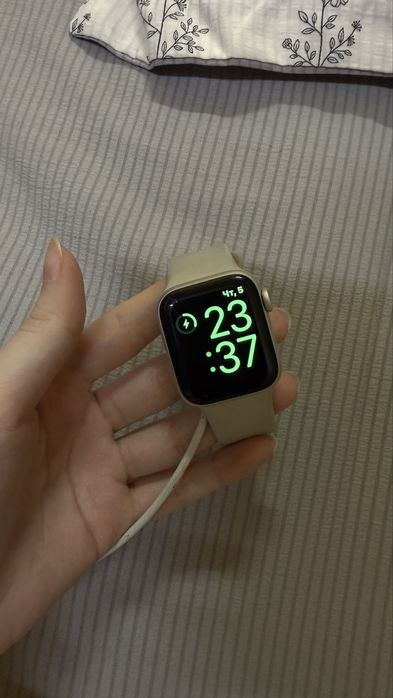 Продам часы Apple Watch SE 2 Gen 40 мм