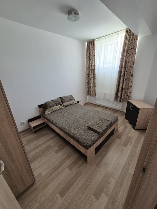 Inchiriez apartament cu gradina!