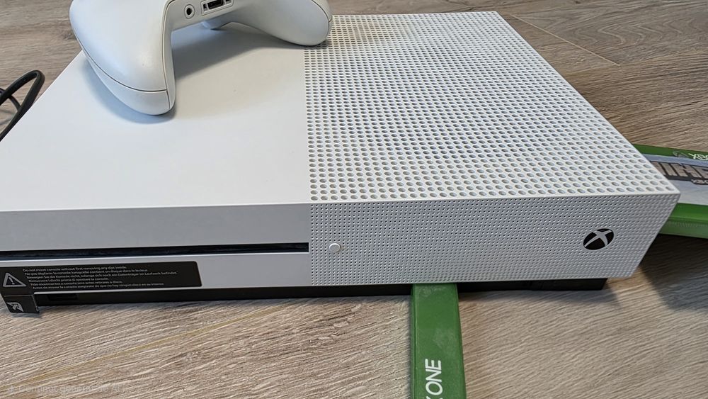 Vand Xbox One S - 500 Gb ca nou.