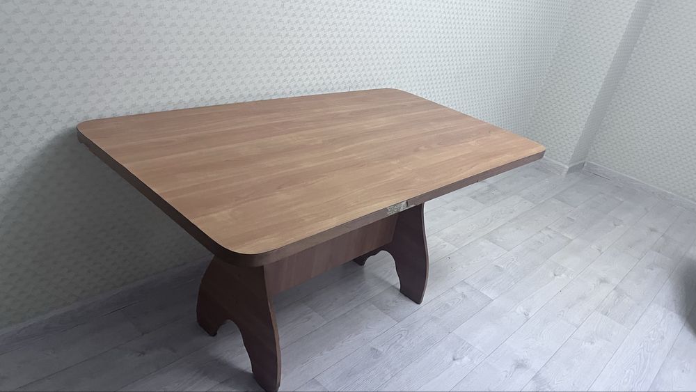 Стол доя кухни в хорошем состояние