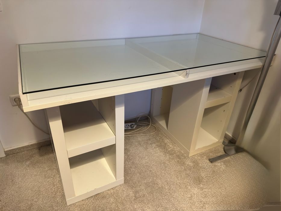 Birou alb sticla