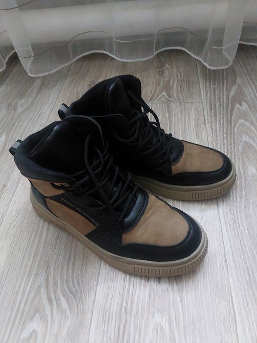 Продам ботинки весенние