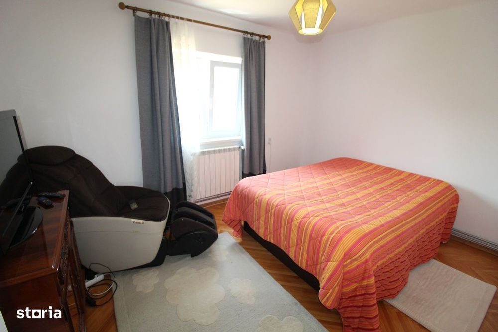 Vând casă P+E în Hunedoara, zona Chizid, teren 713mp, f.s. 17m