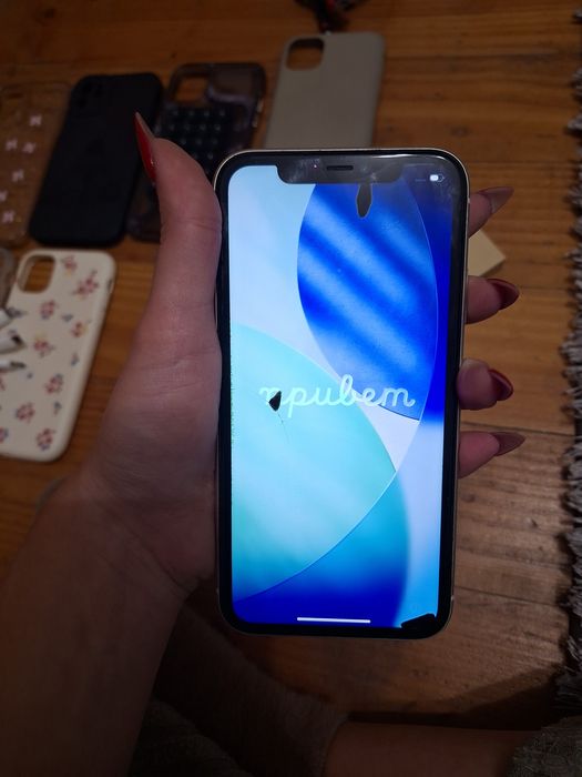 IPhone 11, 10 калъфа,протектор и кабел