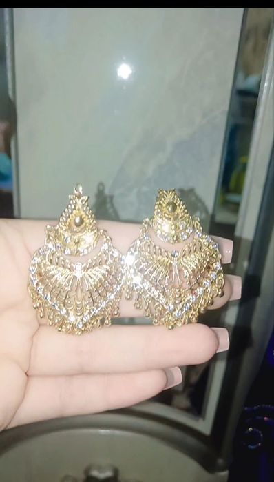 Kelinlar uchun ansambil yangi +sirg'a qushib beriladi