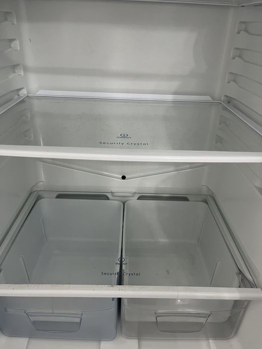 Продам холодильник indesit