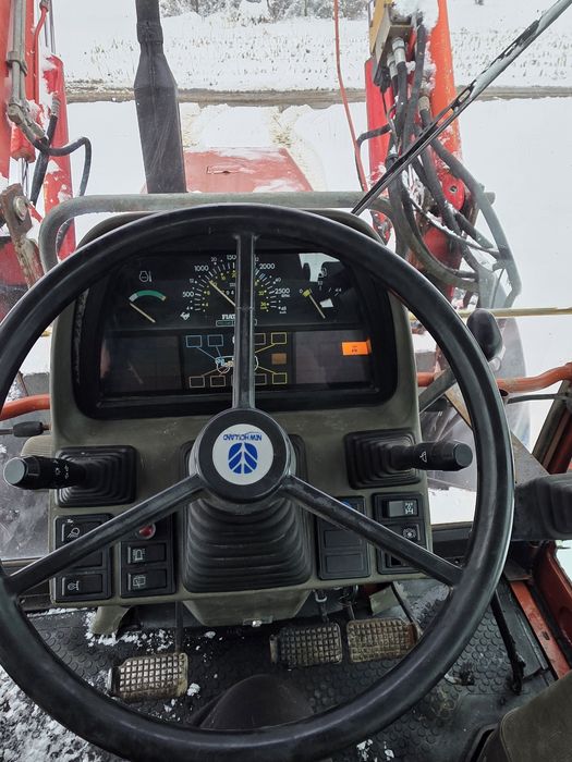 Tractor Fiat F 100 cu incarcator frontal