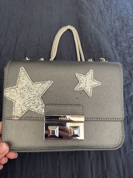 Сребърна чанта Furla metropolis с лек дефект