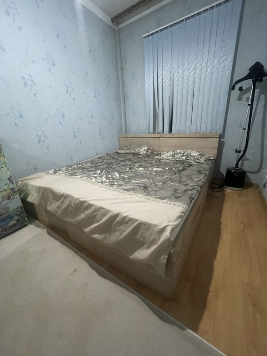 Шифонер айнасымен кровать жақсы бағада.