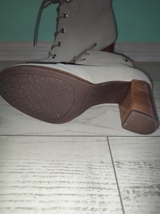 Cravo Canela Светло сиви велурени боти