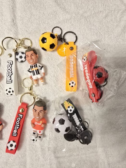 Breloc cu ronaldo si minge.
