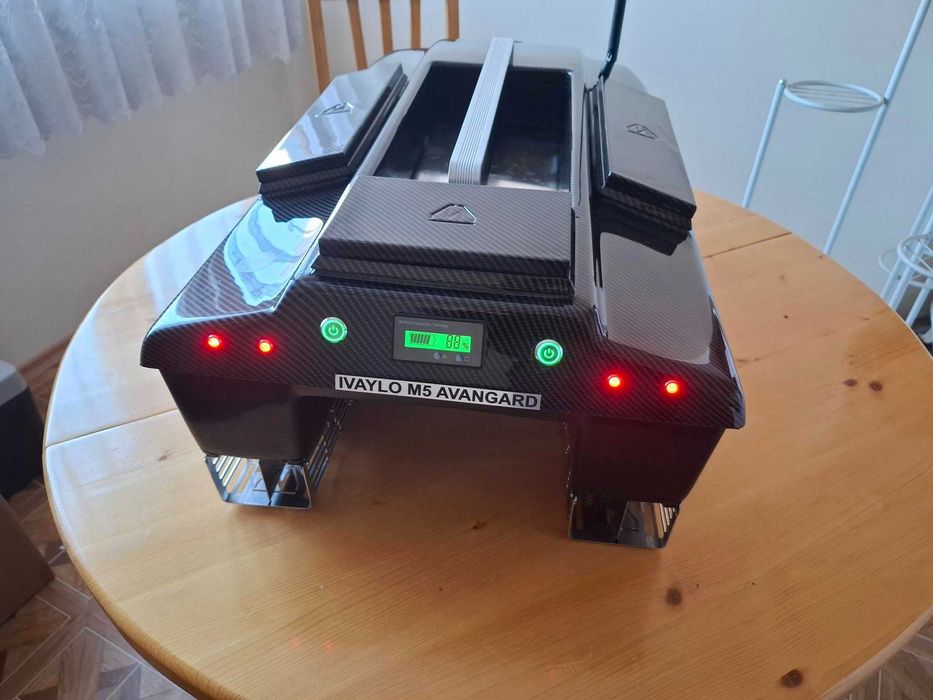 Лодка за захранка М5 GPS и автопилот