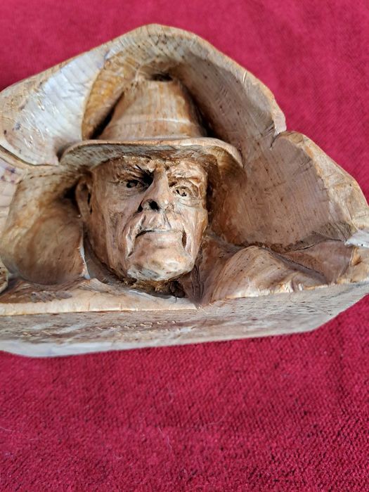 sculptura lemn semnata datata 1925