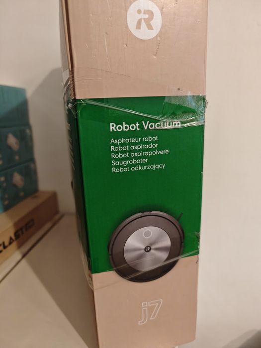 Aspirator iRobot romba j7