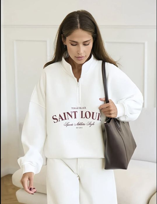 Стильный белый пуловер