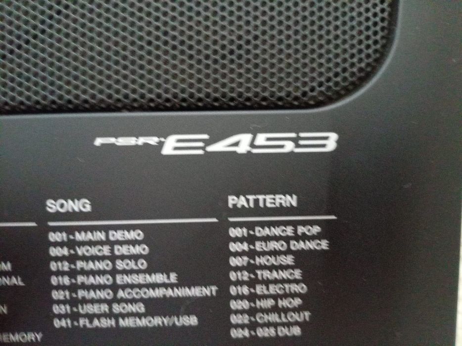 Orgă Yamaha PSR-E453