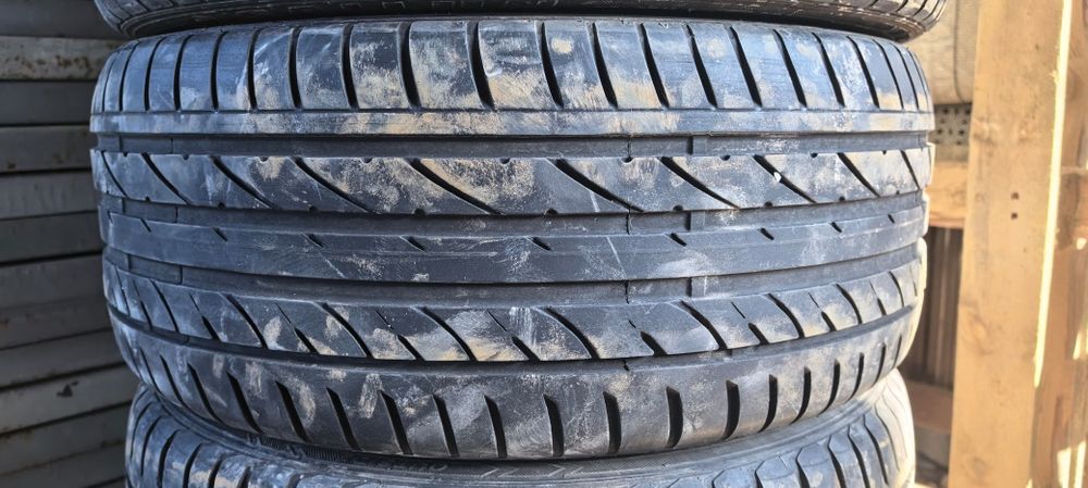 245/40/19 комплект