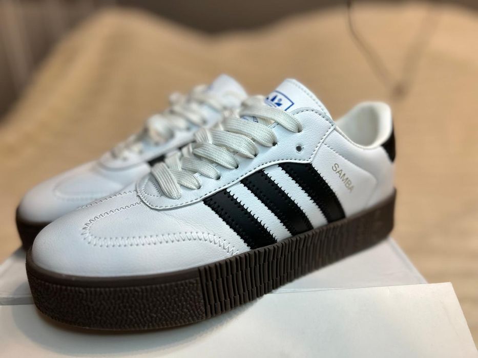 Кроссовки Адидас