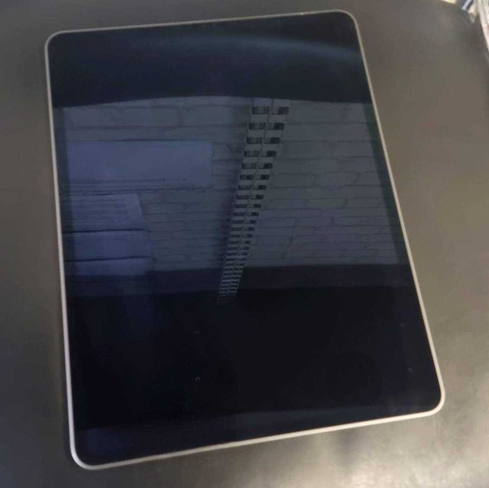 Таблет Apple iPad Pro 6th Gen, A2436 – като нов + Apple Pencil и калъф