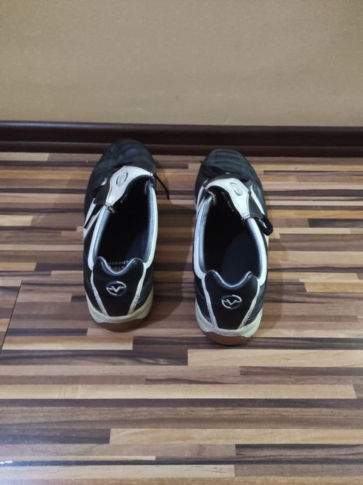 Ghete fotbal sala sintetic Victory, mărimea 42/42,5