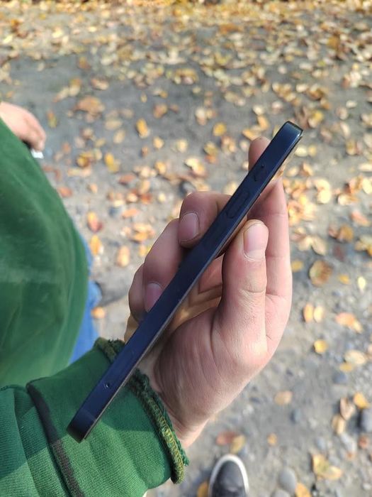 Iphone 12 holati zor