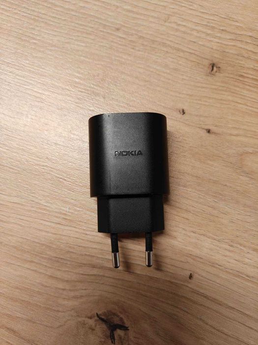 Продавам Nokia XR21