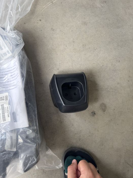 Оригинална зарядна станция Audi e-tron quattro 50/55 + wall mount (нов)