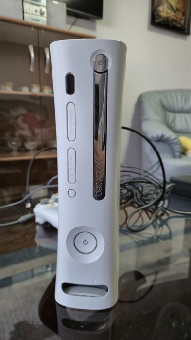 Vând Xbox 360 120 GB HDD