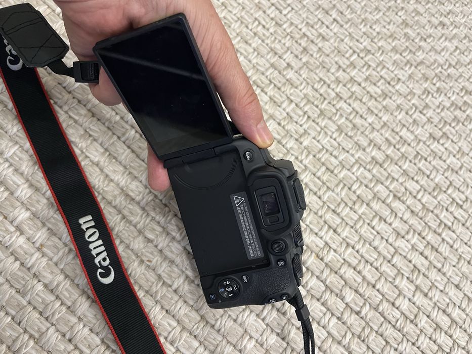 Se  vinde Canon EOS R10