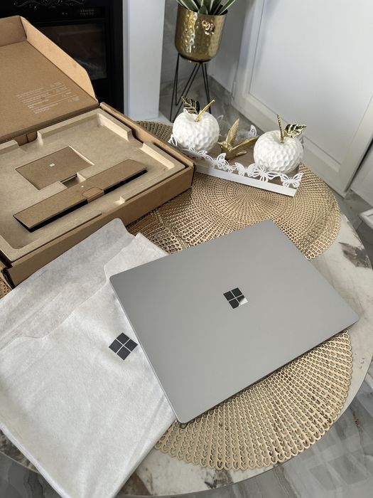 Microsoft Surface Laptop 6 for Business 15”, Ultra 7 / 32gb ram / 1Tb.