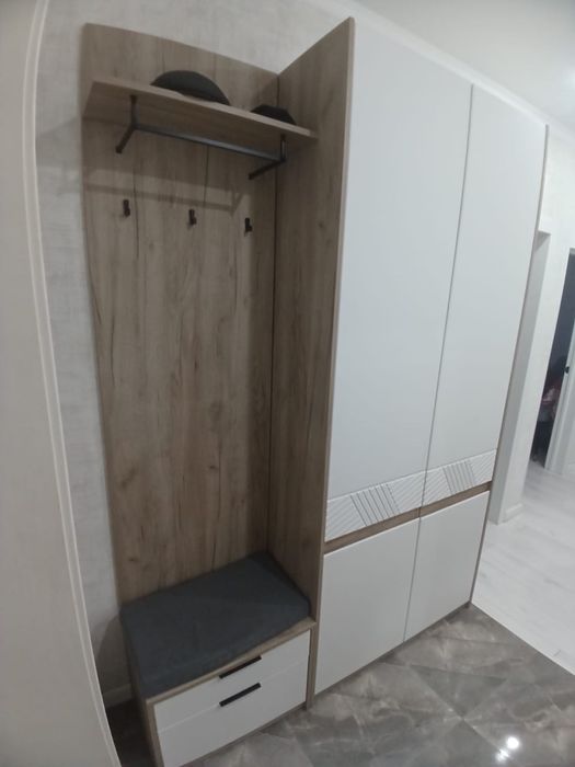 Продам прихожую.